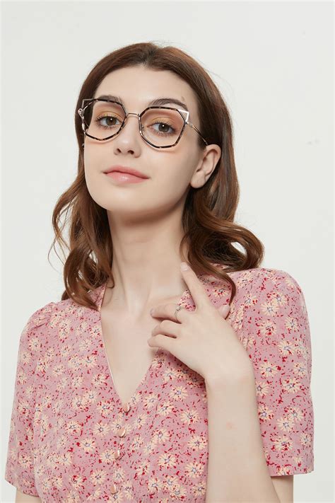 stylish Cat-Eye Glasses in 2021 | Cat eye glasses, Glasses fashion, Stylish