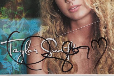 Taylor Swift Signed Debut CD "Taylor Swift" | EBTH