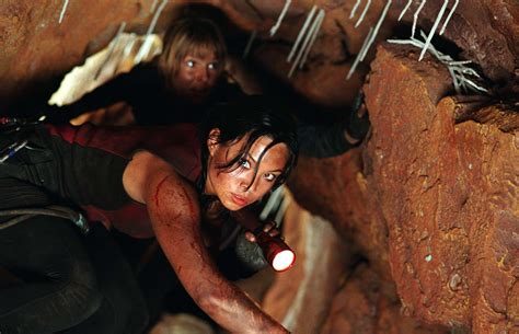 Saskia Mulder as Rebecca & Natalie Mendoza as Sam - The Descent Photo ...