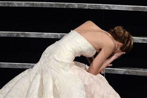 Jennifer Lawrence Fall - Explains Her Fall at the Oscars | British Vogue