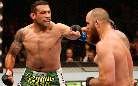 Werdum faz grande luta, domina Browne e se credencia para o título | combate.com