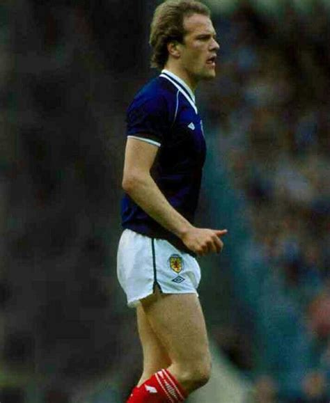 Andy Gray of Scotland in 1983. Retro Football, Football Kits, Football ...