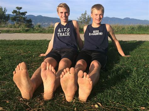 Cross-country: Shoeless Kitsilano runners bare their soles - Vancouver Is Awesome