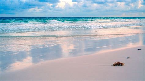 White sand of beach / 1920 x 1080 / Water / Photography | MIRIADNA.COM