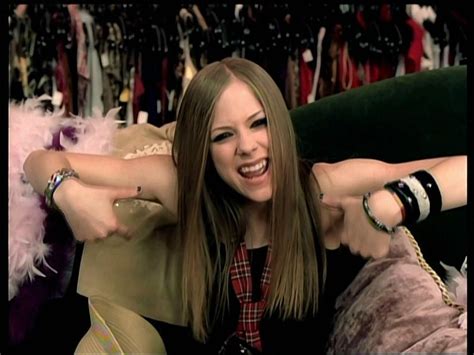 Avril Lavigne- 'Complicated' MV screencaps [HQ] - Music Image (19849970 ...