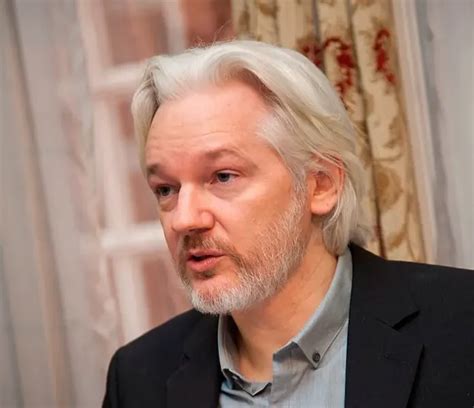 Moglie Assange avverte | estradizione potrebbe costare la vita