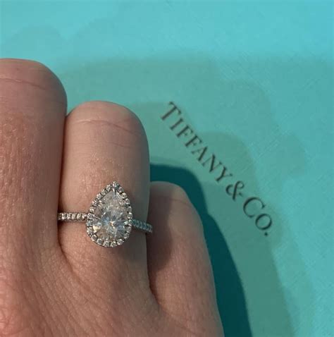 Tiffany & Co Soleste 1.22 Carat Ring in 2020 | Diamond wedding bands, Pear diamond rings, Round ...