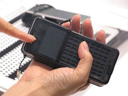 KDDI Refillable Fuel Cell for Moblie Phone | Gadgetsin