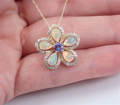 Opal necklace - buyersholoser