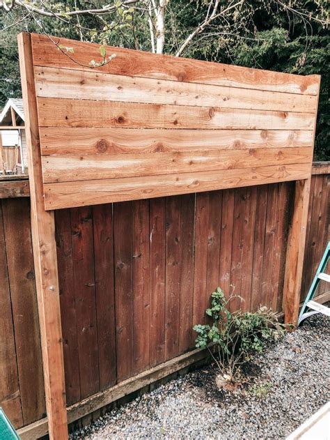 DIY Horizontal Privacy Fence - How to build a horizontal privacy fence ...