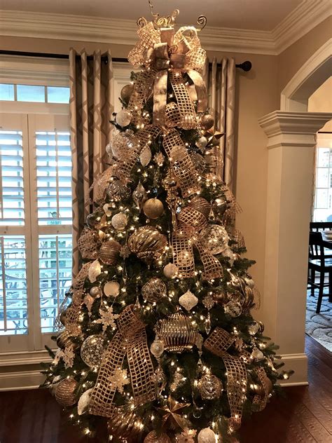 Cool Gold Christmas Tree Decorations Ideas - adriennebailoncoolschw