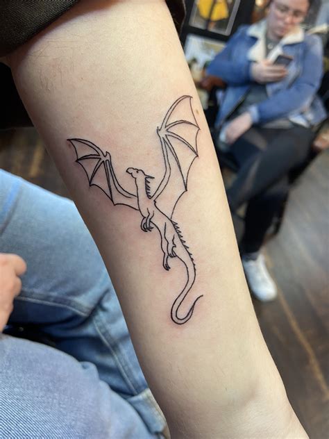 Dragon tattoo | Matching tattoos, Dragon tattoo, Dragon tattoo simple