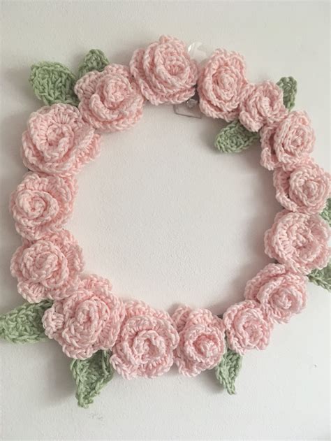 Crochet Wreath (free patterns) | Crochet wreath pattern, Crochet flowers free pattern, Crochet rose