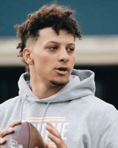 Patrick Mahomes haircut - with real life photos - Dr HairStyle