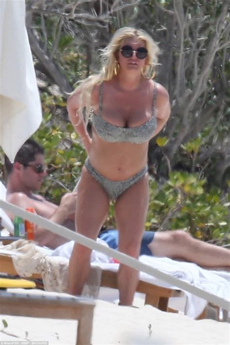 Jessica Simpson flaunts body in leopard print bikini on Bahamas getaway | Daily Mail Online