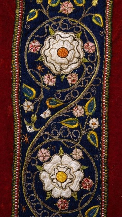 Medieval embroidery | Maskinbroderi, Broderi ideer, Broderi