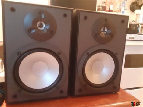 ON HOLD Pair of Yamaha Bookshelf speakers Season SPECIAL Photo #4769142 - Canuck Audio Mart