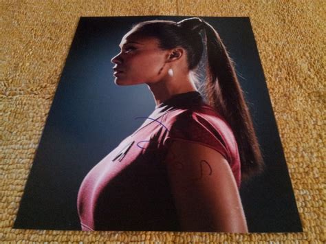 Pete's Autograph Corner: Zoe Saldana of Star Trek!