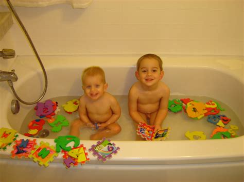 Duede Family Photos: bathing brothers