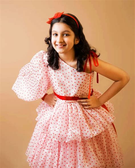 Sitara Ghattamaneni debuts in Sarkaru Vaari Paata - South Indian Actress