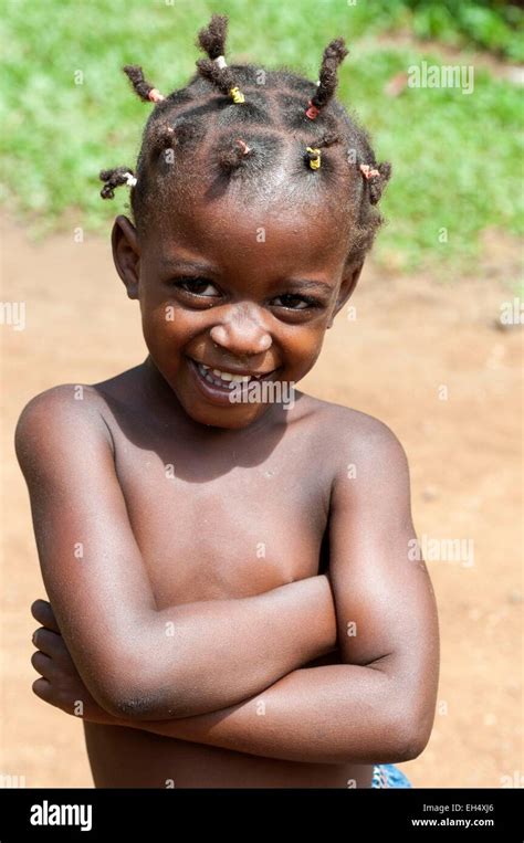 France, French Guiana, Parc Amazonien de Guyane (Guiana Amazonian Park), Papaichton, Boni girl ...