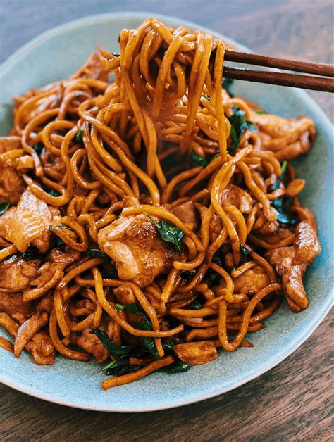 Hot Basil Noodle With Chicken