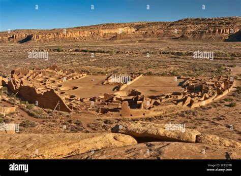 Pueblo Bonito, Anasazi Indian ruins, Chaco Canyon, view from North Mesa ...