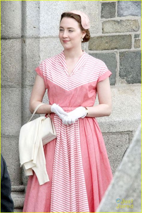 Saoirse Ronan Believes In The Power of Pink on 'Brooklyn' Set | Photo ...