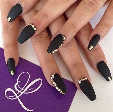 22 Black Nails That Range from Elegant Manicures to Edgy Nail Art