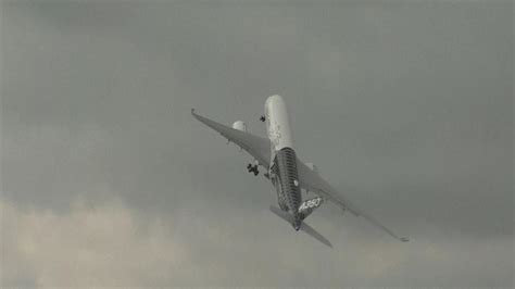 Airbus A350 Performs Near Vertical Takeoff