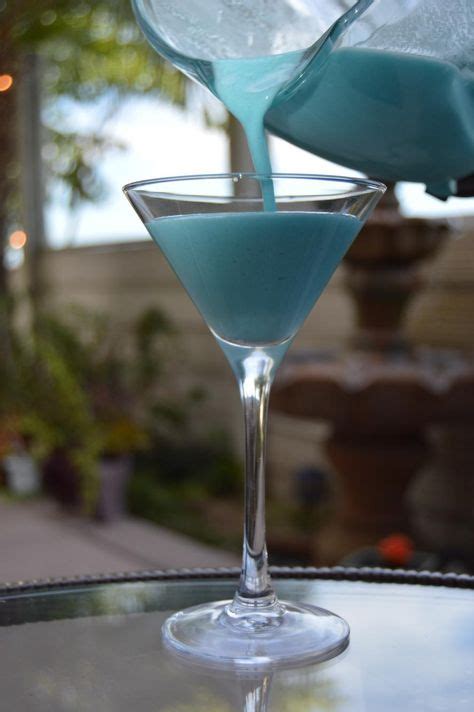 Blue Moon Cocktail | Blue moon cocktail, Yummy summer cocktails, Summer ...