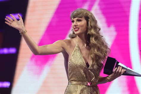 Taylor Swift Iheart Awards 2024 - Wynny Karolina