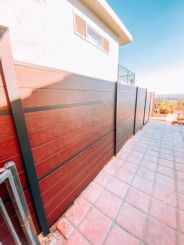 How to choose the best modern composite wood-like fence panels