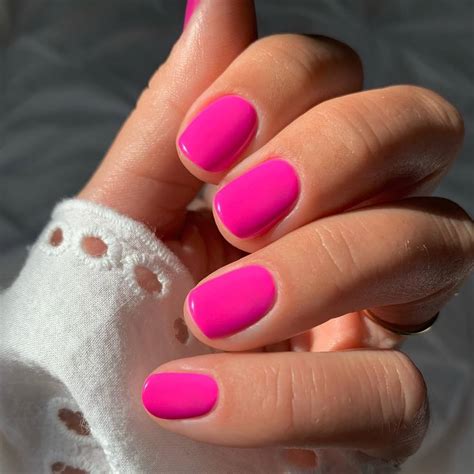 Neon Pink Gel Nails: Tự Tin Sải Bước Với Màu Sơn Gel Hồng Neon ...