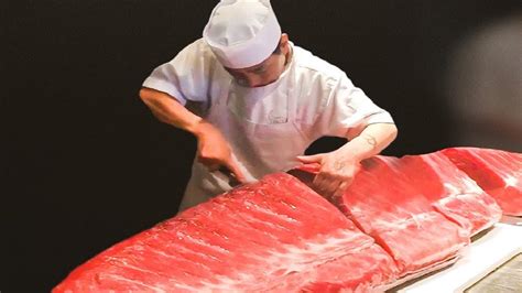 Amazing Giant Bluefin Tuna Cutting Skill Japan - YouTube