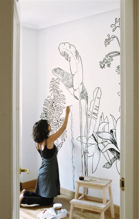 Weekend Project Idea | Hand Drawn Botanical Mural | Peinture murale, Idées murales, Deco mur