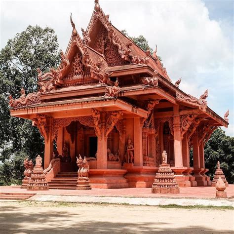 Wat Sila Ngu (the Red Temple) was one of my favorite sights on Koh Samui. Its unique color comes ...