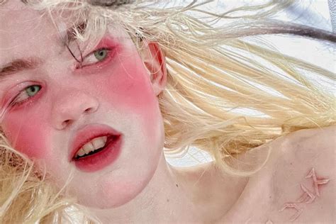 Elon-Musk-Freundin "Grimes": Sie verwandelt sich optisch in ein Alien | GALA.de