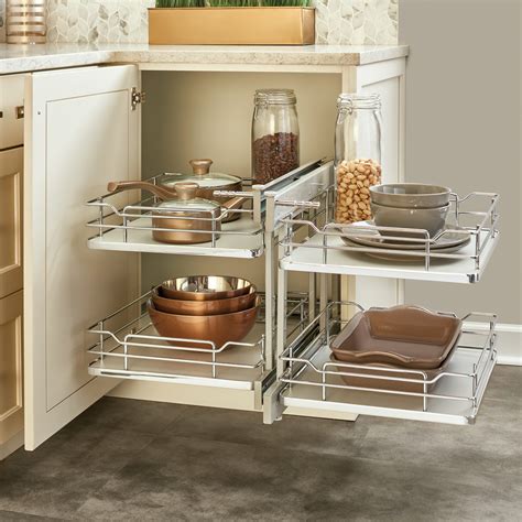 Blind Corner Pullout – Bridgewood