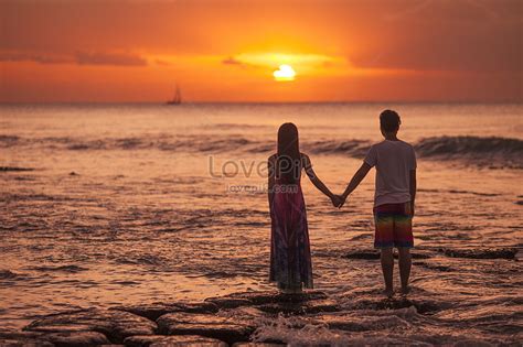 Romantic Lovers In The Journey Look At The Sunset In The Sea Picture And HD Photos | Free ...