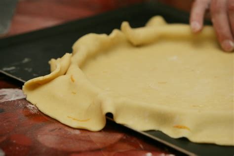 Comment faire une pâte dans un petit plat à tarte ? - LesRecettes | Meilleures Idées Recettes ...