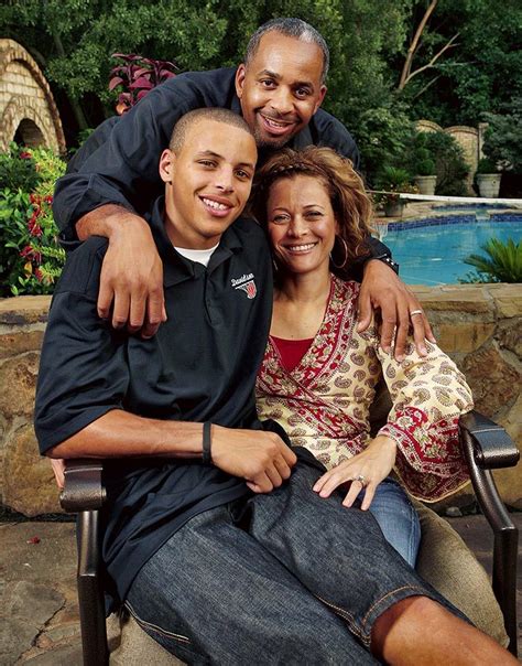 Stephen Curry poses with his parents, Dell and... - SI Photo Blog