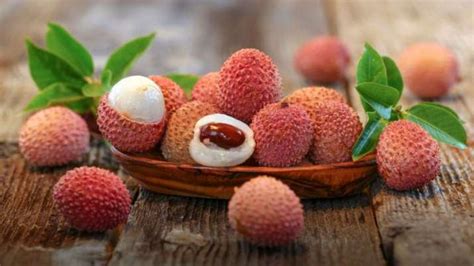 whole country is crazy about the royal fruit of Bihar Famous Shahi Litchi of Muzaffarpur | बिहार ...