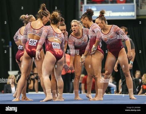 St. 14th Apr, 2017. The Oklahoma women's gymnastics team gathers on the floor prior to starting ...