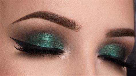 Easy Eyeshadow Tutorial For Green Eyes : Green Smokey Eye Makeup Step ...