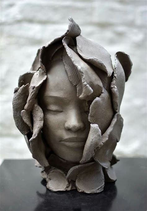 Pin by Laurence VEYSSET on Statues & sculptures | Sculpture art clay ...