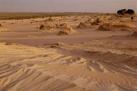 Lake Mungo: Oldest Human Remains in Australia