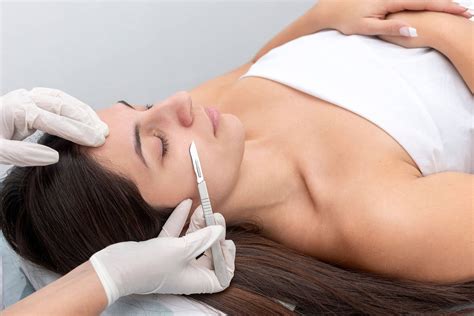 How Often Should You Dermaplane? What Is Dermaplaning?