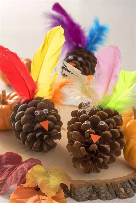 Pinecone Turkey Craft for the Cutest Thanksgiving - DIY Candy