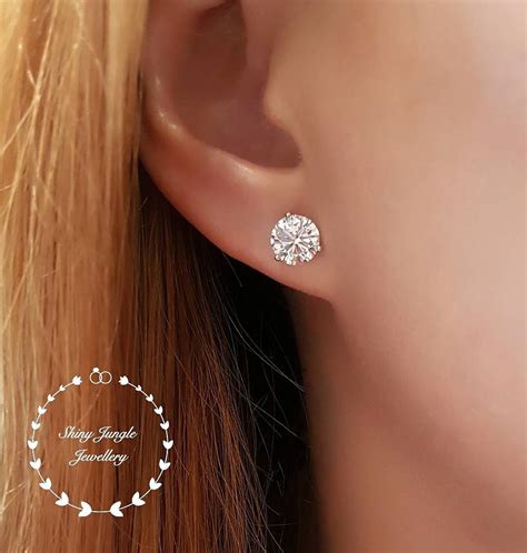 Details more than 70 1 diamond earring - 3tdesign.edu.vn